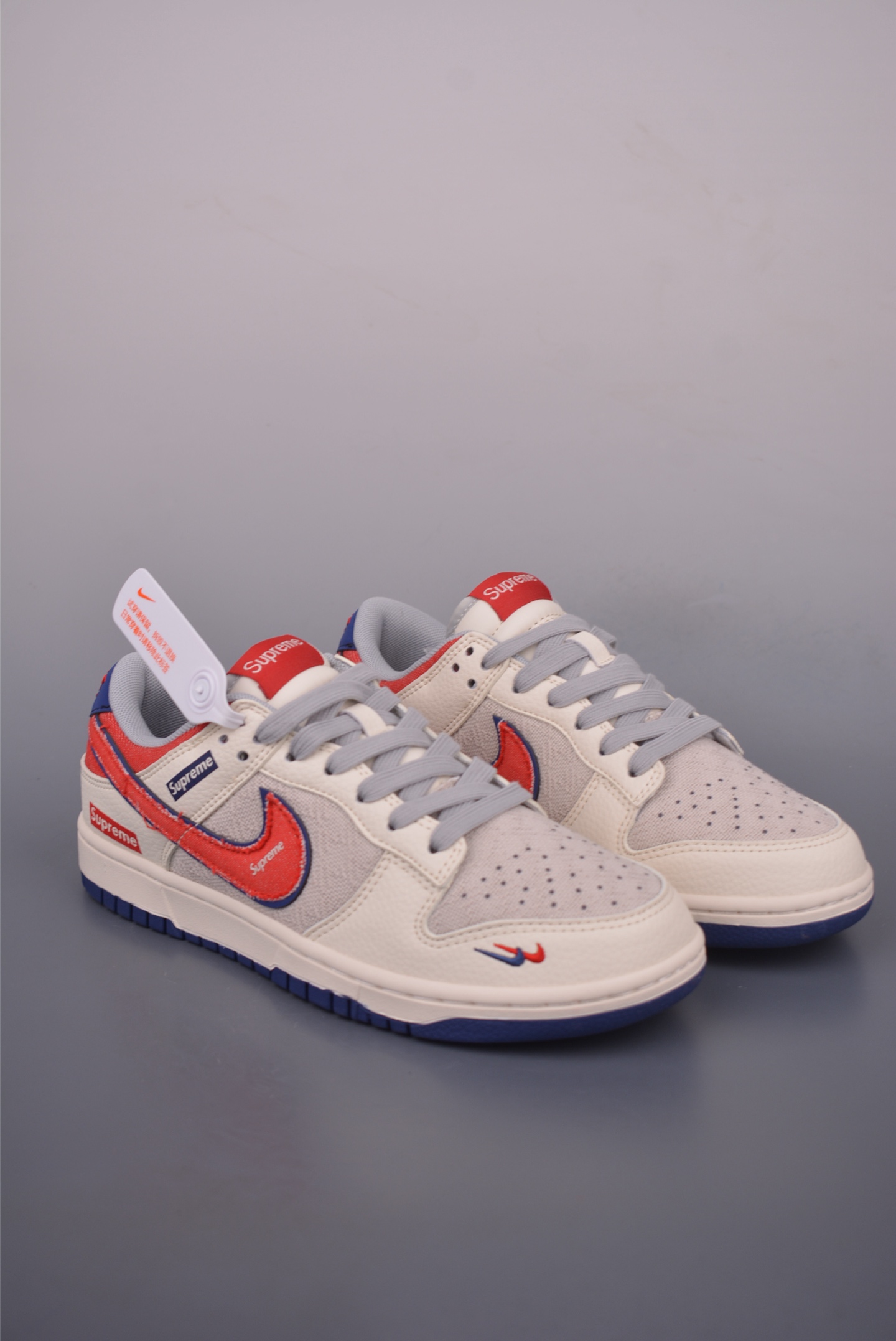 Supreme x Nike SB Dunk Low 