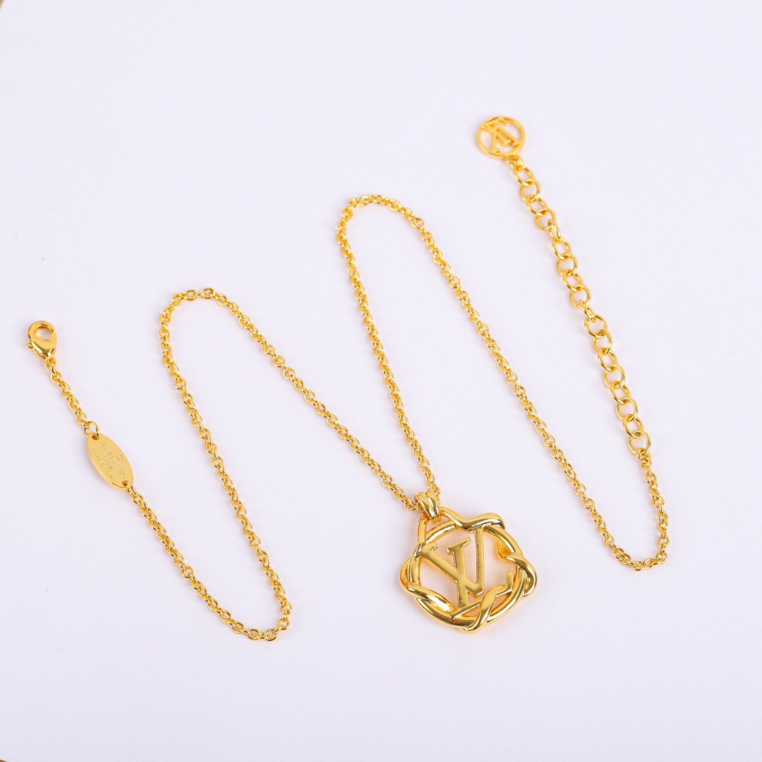 Louis Vuitton Vine Edge Round Pendant Necklace