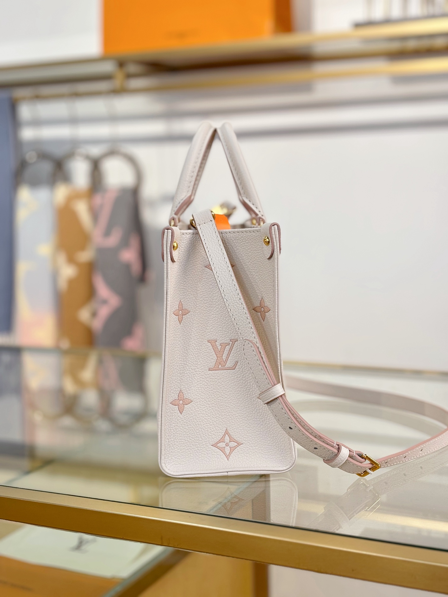 Louis Vuitton ONTHEGO Small Handbag M14403