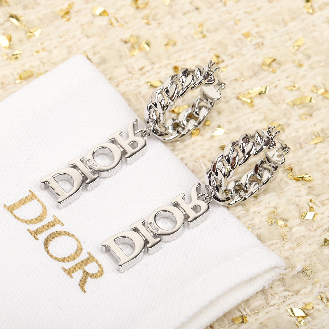 Dior chain diamond font earrings