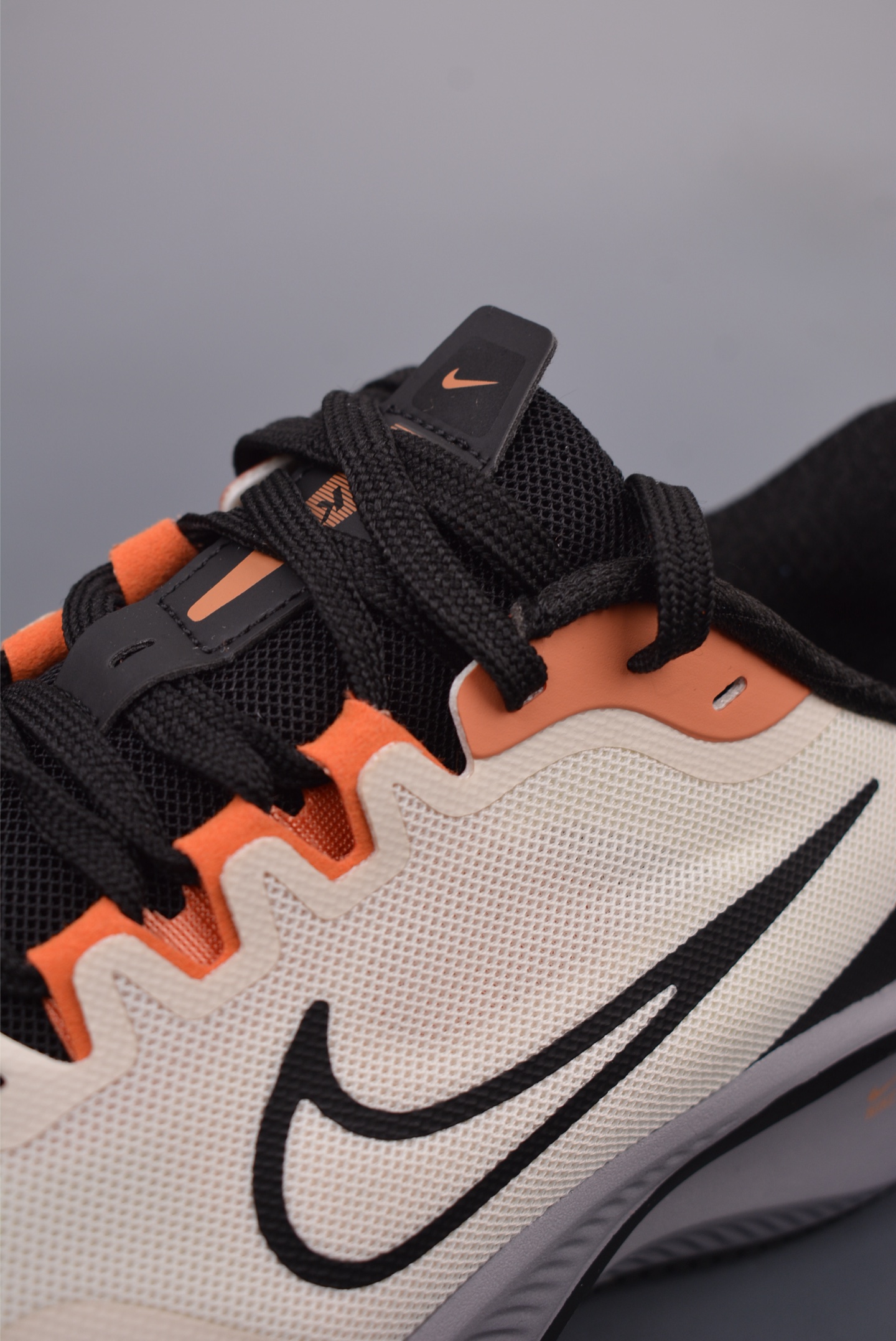NIKE SB Zoom X Beige Black