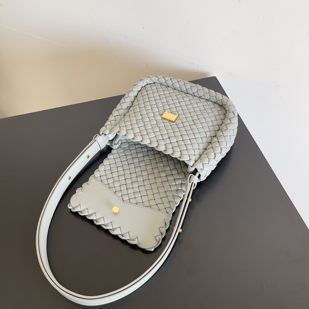 Bottega Veneta mini cobble bag 762711
