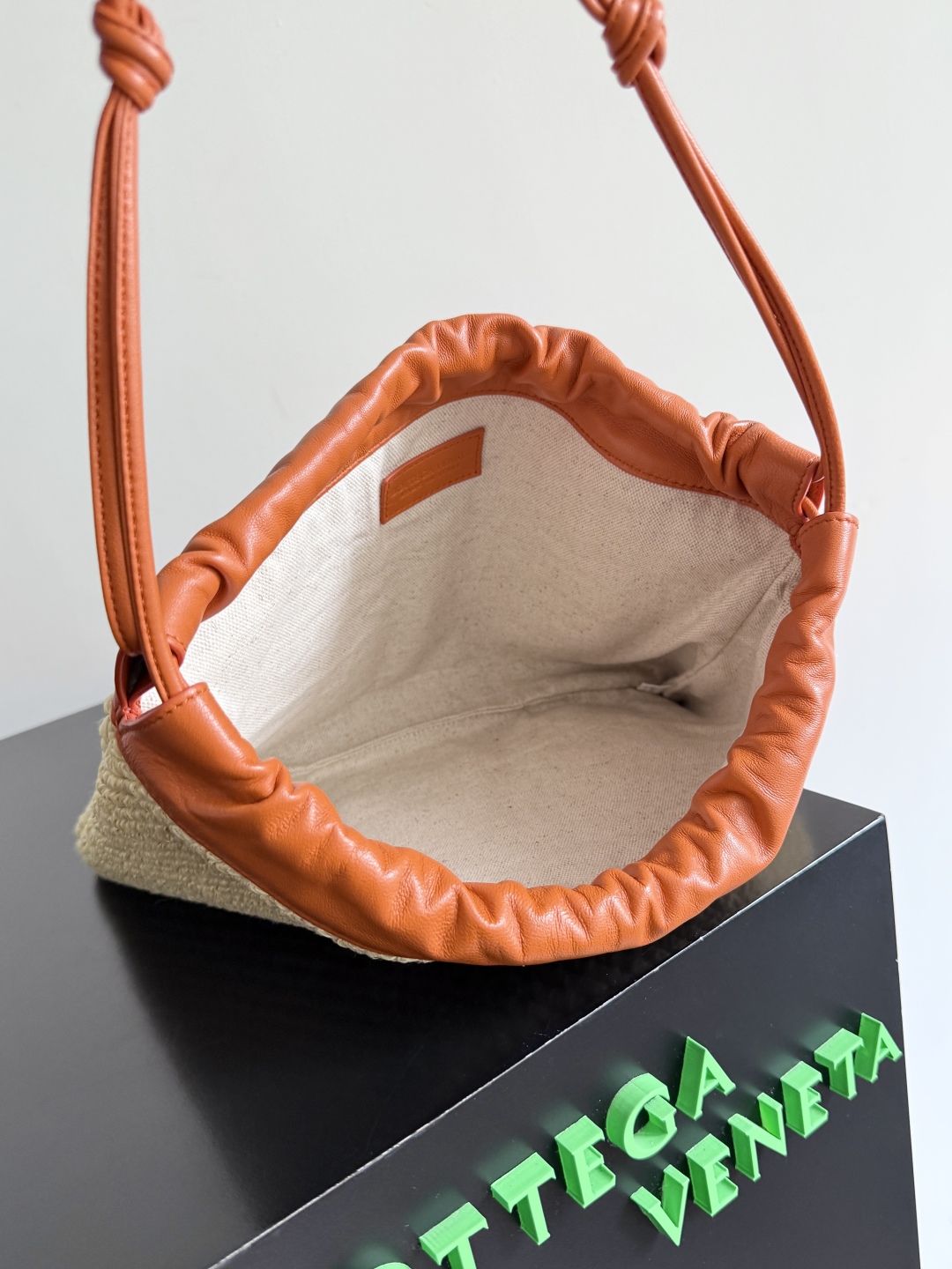 Bottega Veneta dustbag large straw bag 829218