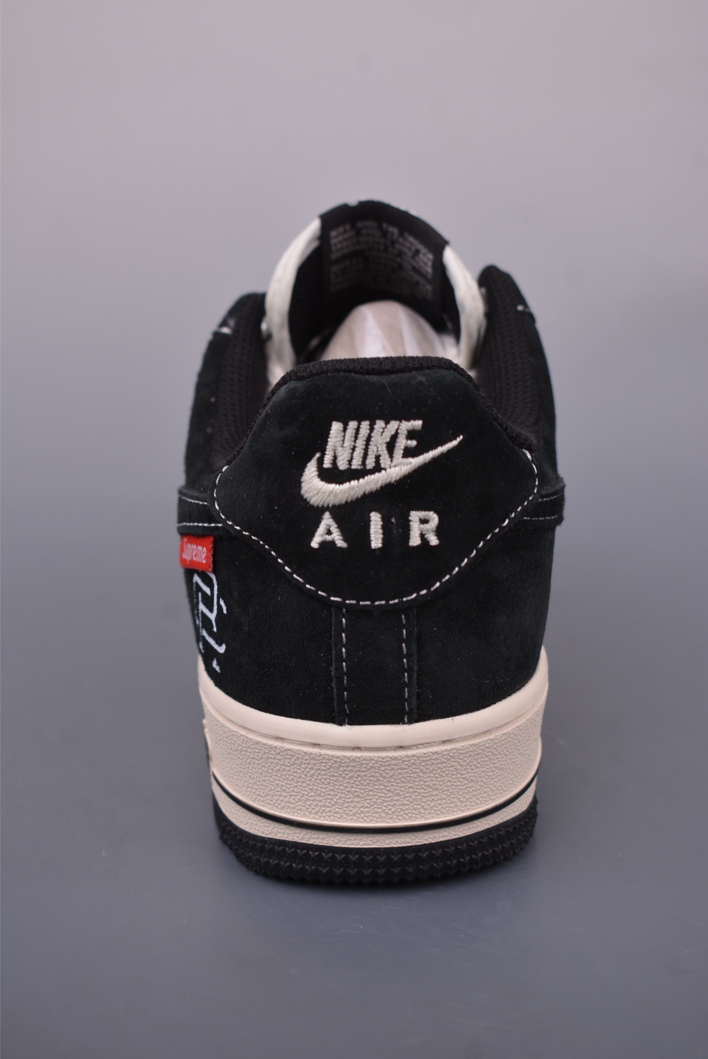 Supreme x Nike Air Force 1 07 LV8 Low 