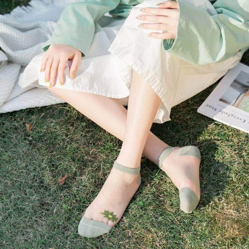 (🔥Last Day Promotion-SAVE 60% OFF) -Sheer Floral Daisy Socks -(SET OF 5 Pairs / 5 color)