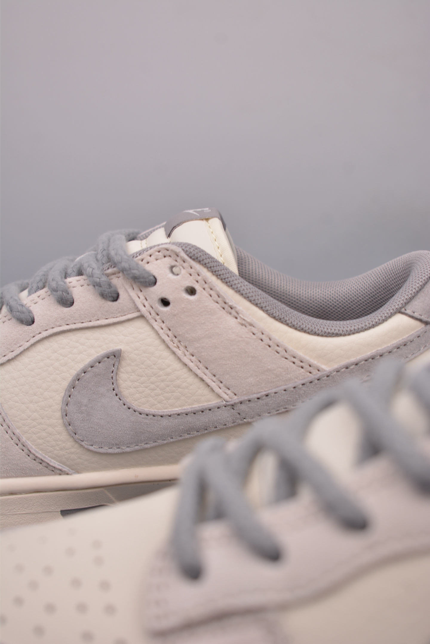 Kaws x Nike SB Dunk Low Retro Off-White Light Grey YX5066-250