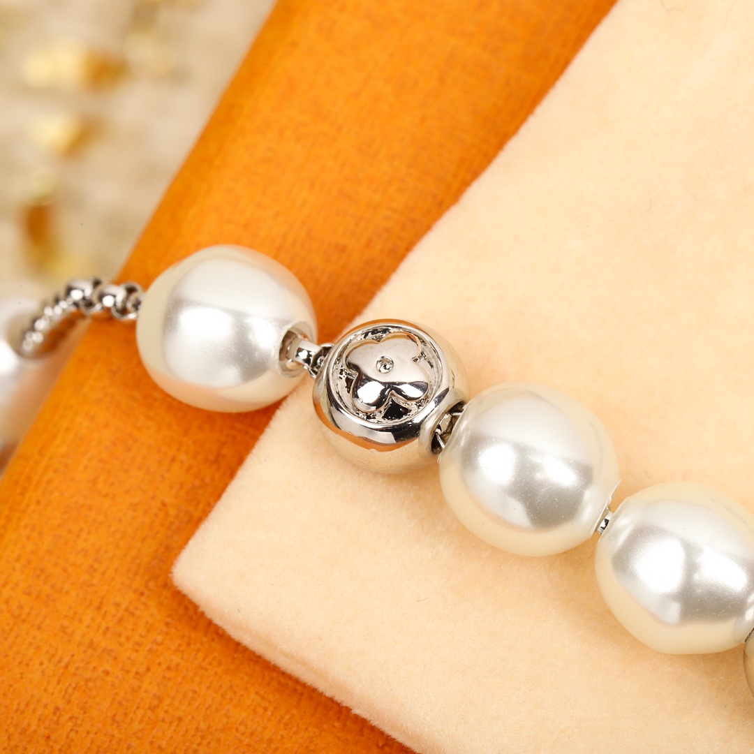 Louis Vuitton New Pearl Bracelet
