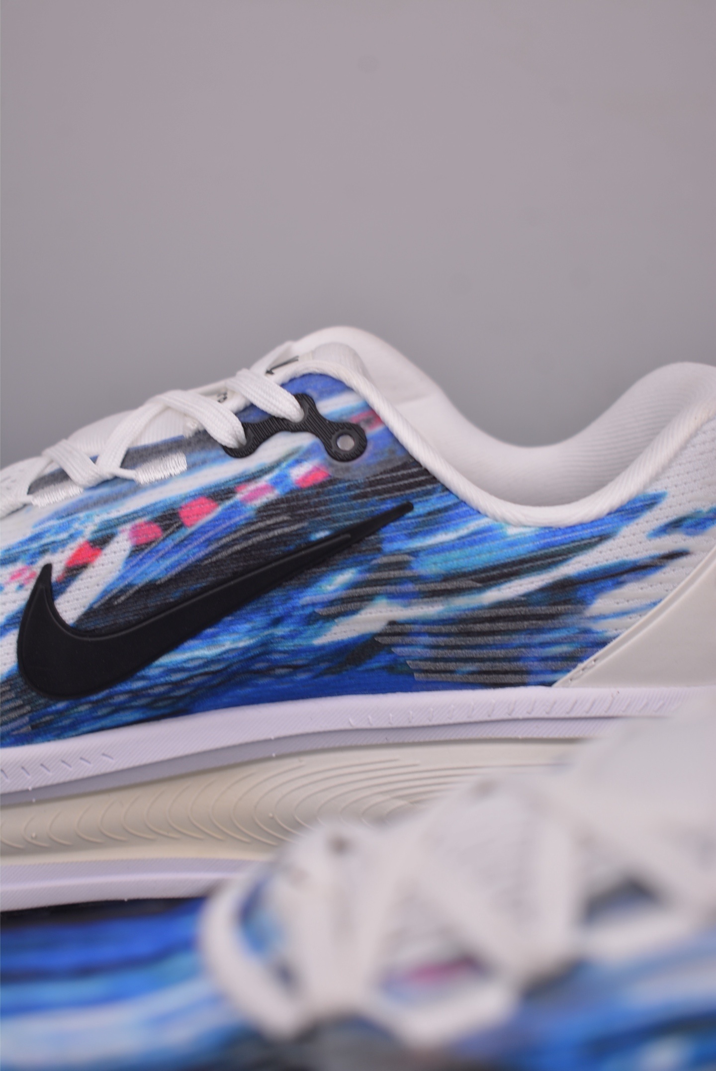 Nike Air Zoom Vomero 18 SE 