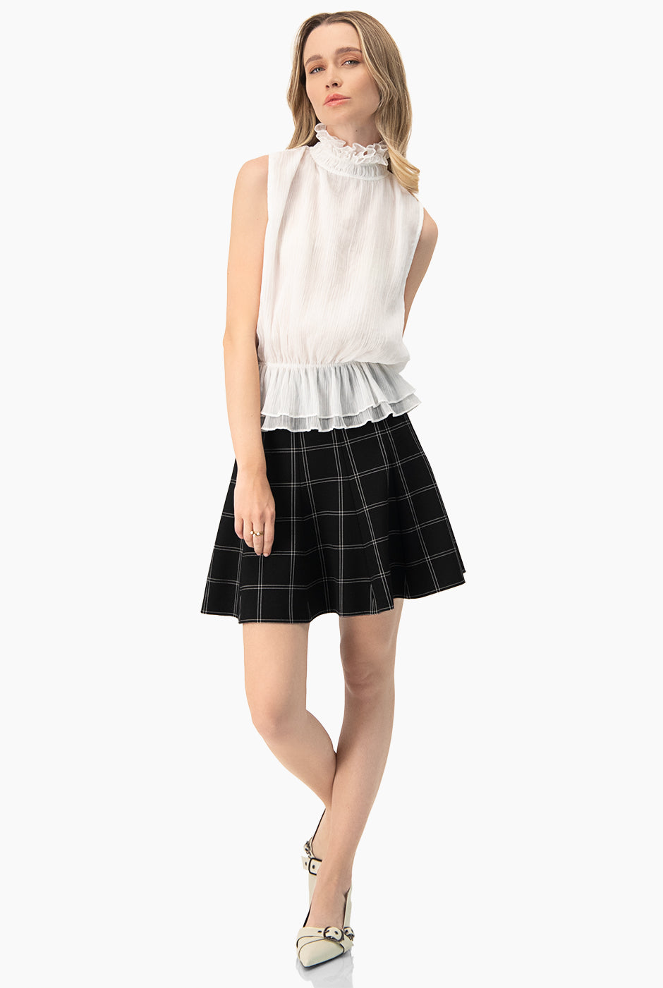 Blusa blanca de cuello alto
