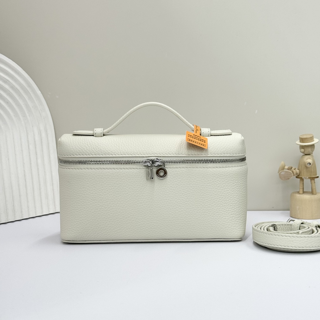 Loro Piana Extra poet L19 Clutch FAI8393