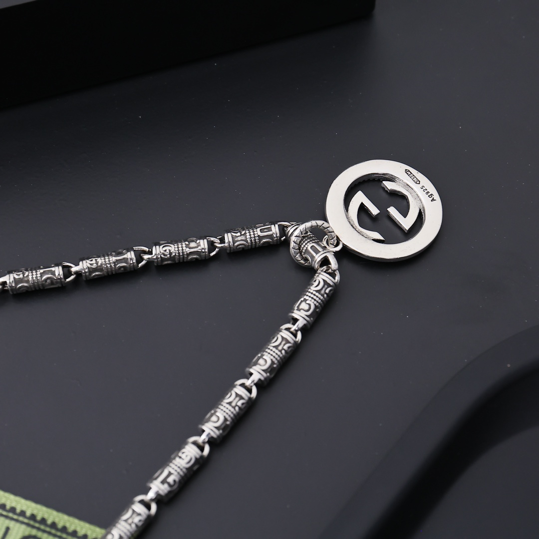 Gucci GG Vintage Hollow Necklace