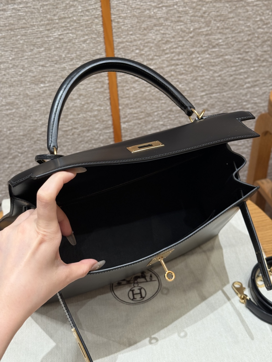 Hermès Kelly 89Noir Handbag (Handmade to Order)