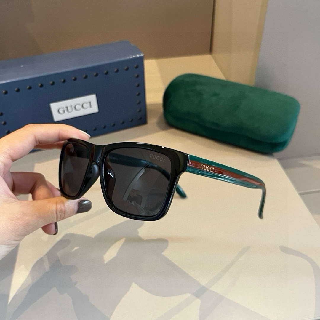 Gucci Round Frame Sunglasses