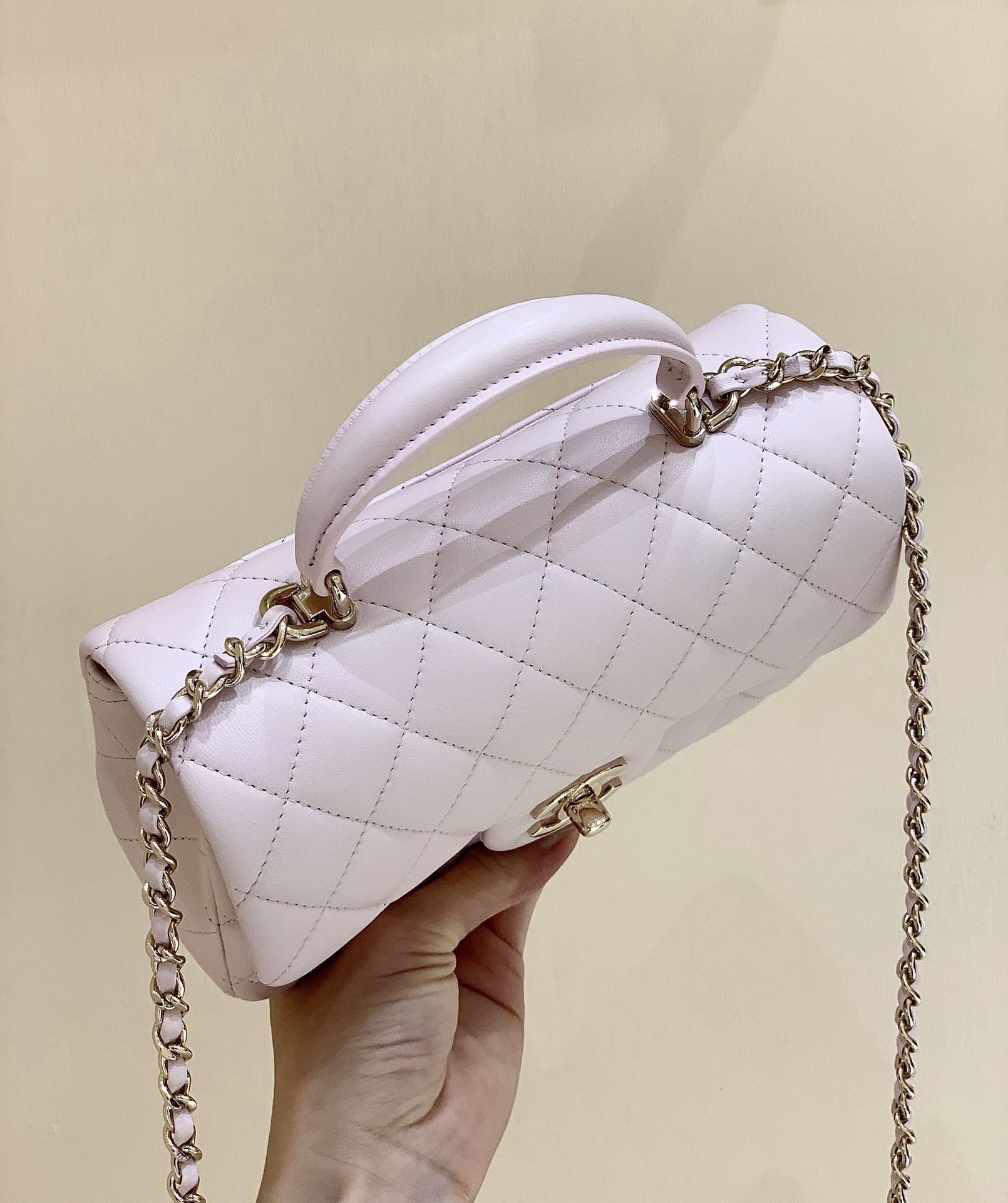Chanel 22b autumn and winter new preview series cf mini handle AS2431