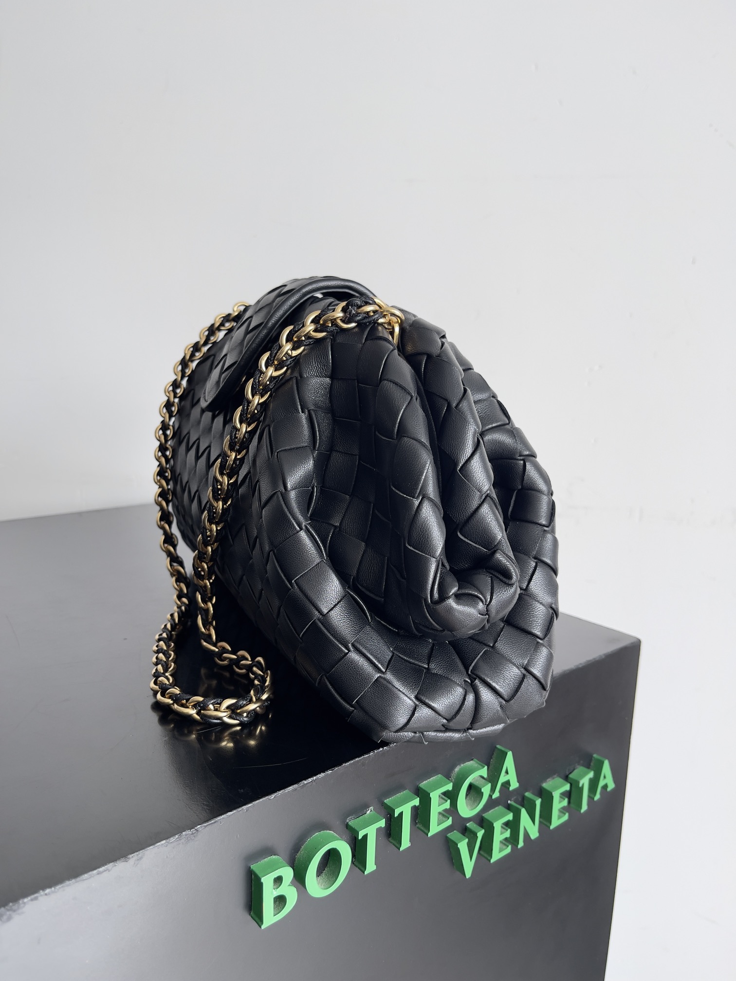 Bottega Veneta LAUREN CLUTCH chain clutch bag 785807