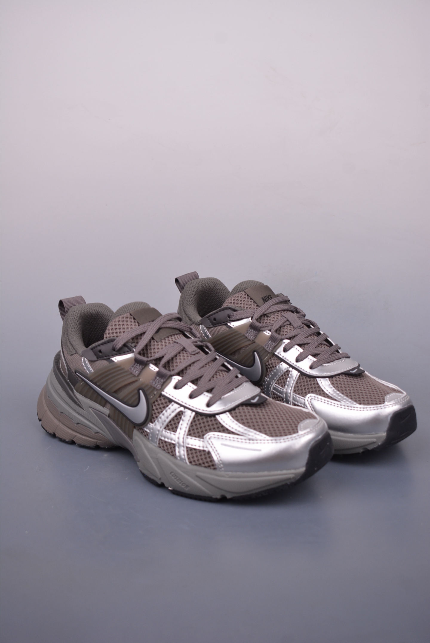 Nike Wmns V2K Runtekk Low running shoes Silver Dark Gray HQ1678-200