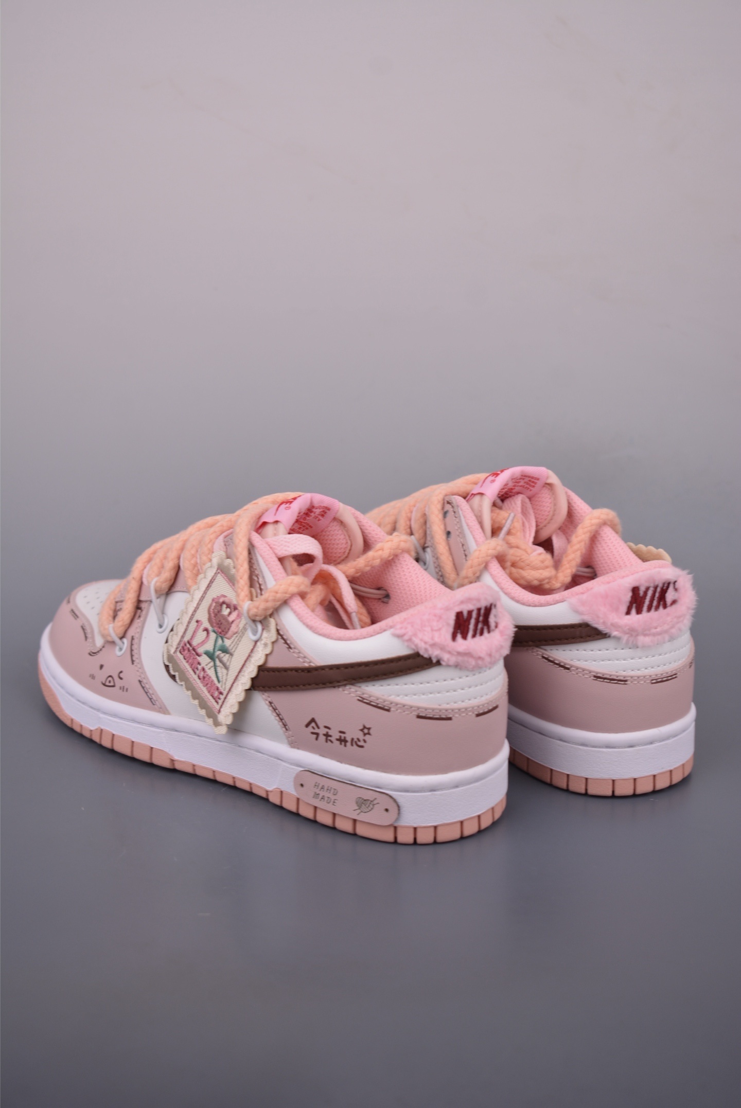 Nike SB Dunk Low Sneakers 