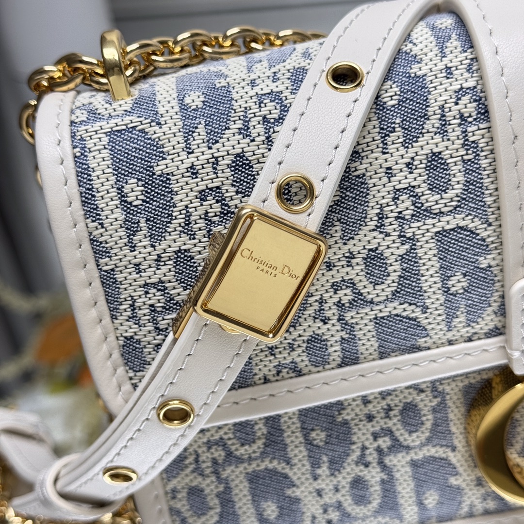 Dior Montaigne Raffia Collection 9207