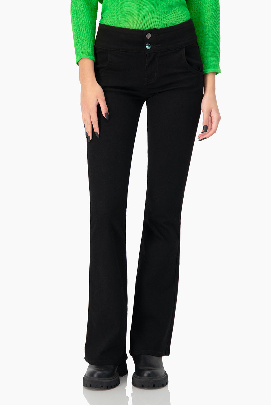 Jeans acampanado con doble boton