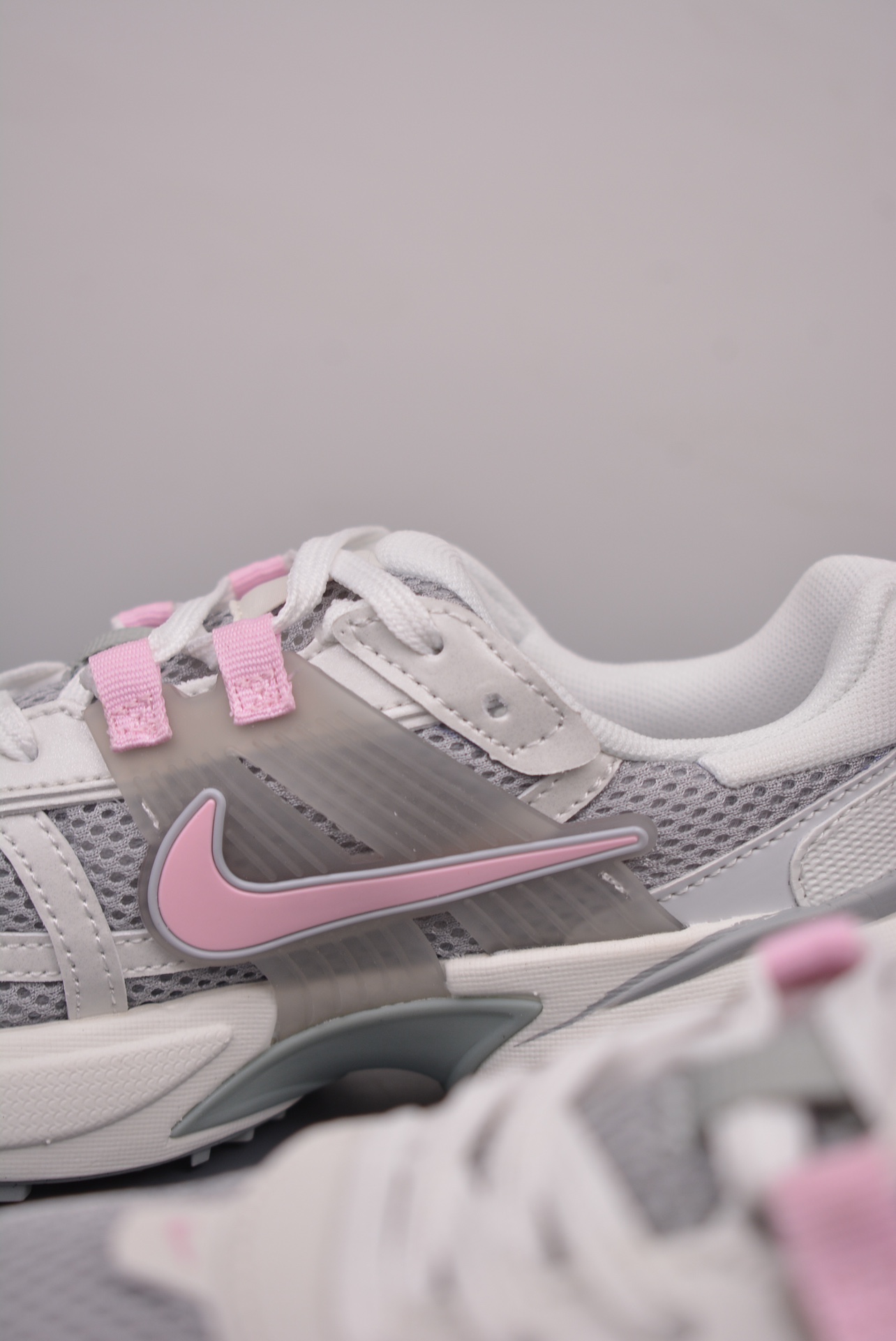 Nike V2K Runtekk Grey Pink White HQ4046-001