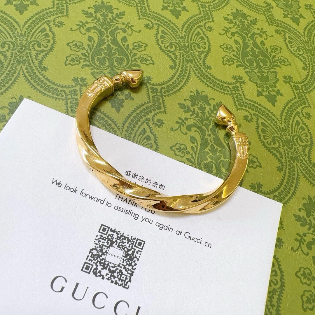 Gucci Twist Gold Bracelet
