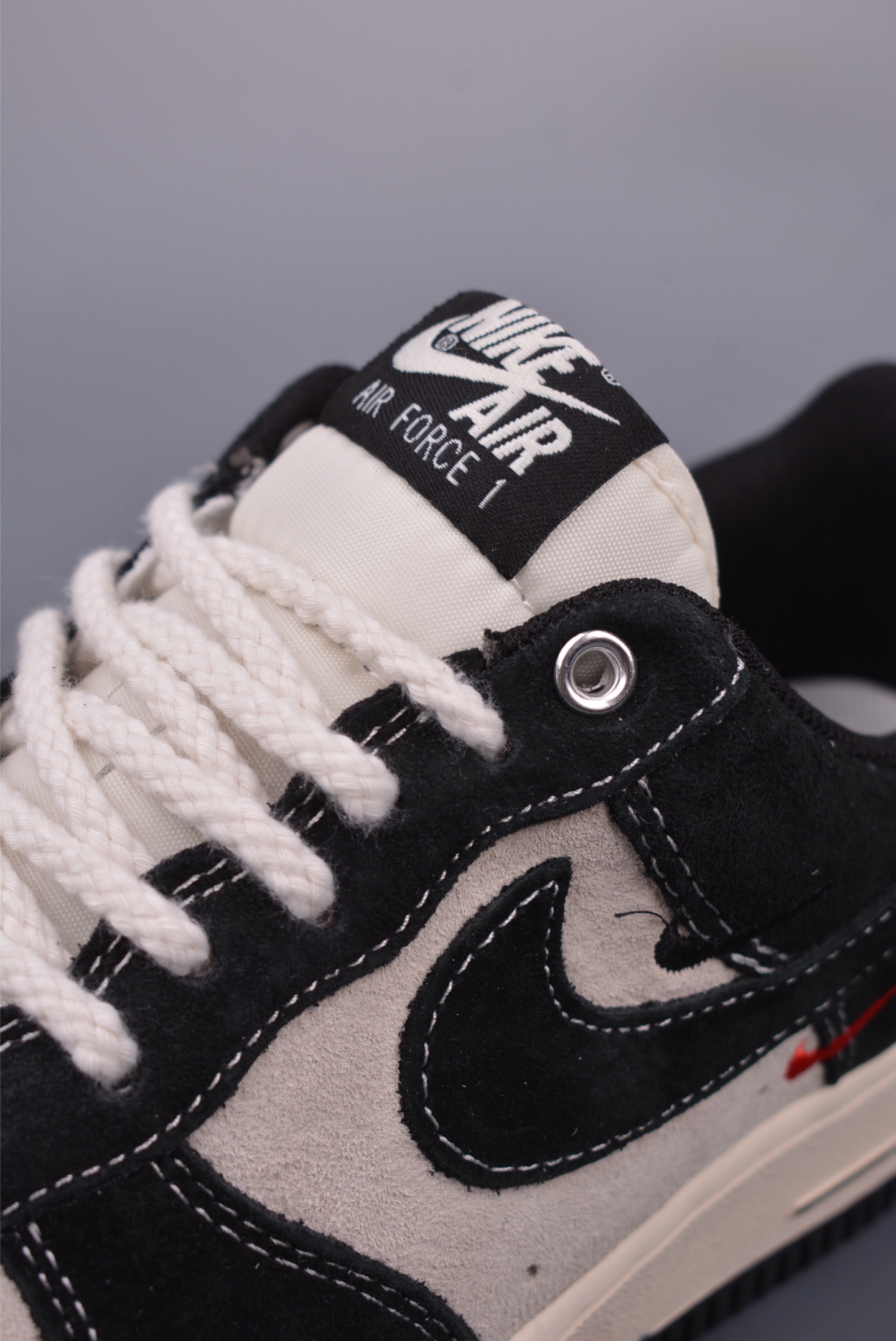 Supreme x Nike Air Force 1 07 LV8 Low 