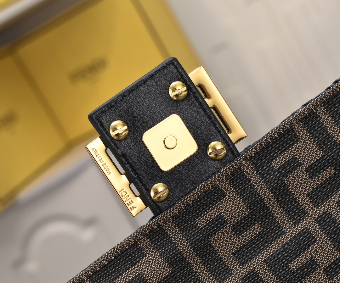 FENDI Baguette woven handbag 3358