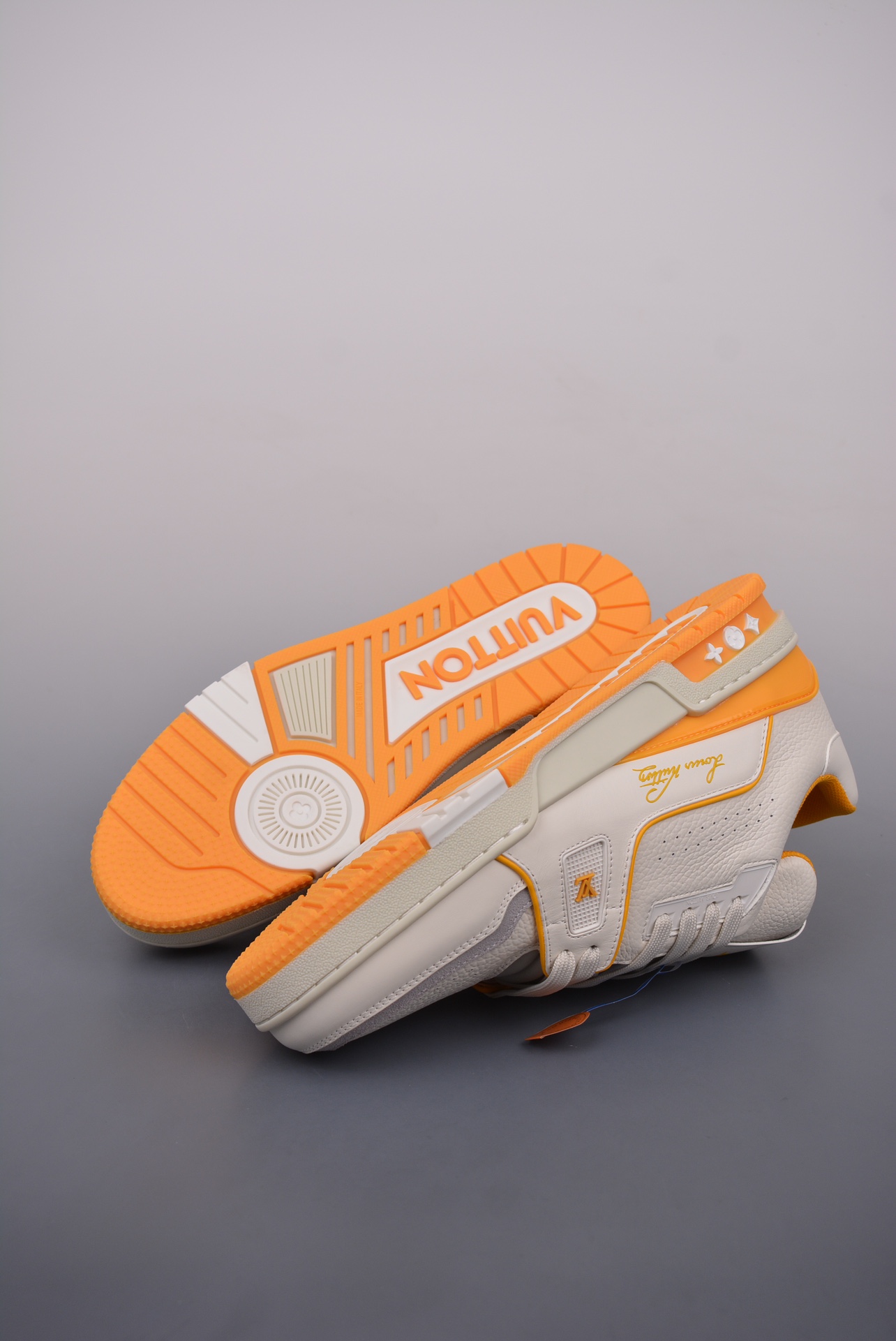 Louis Vuitton Trainer Sneaker Low Beige Yellow 1ACHLH