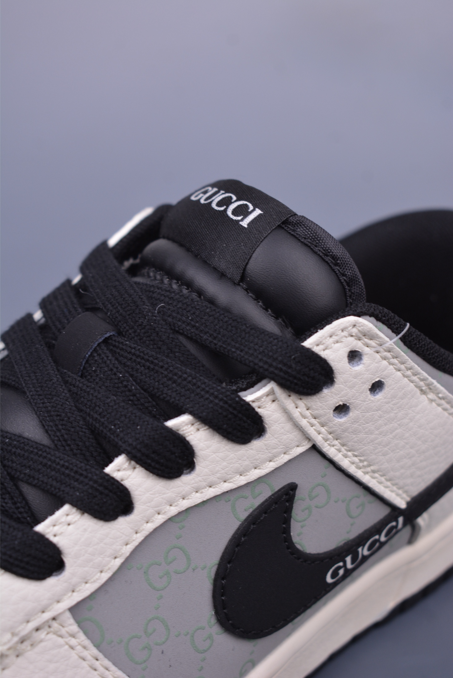Gucci x Nike SB Dunk Low Low-top Sneakers Off-White and Black XD1588-204