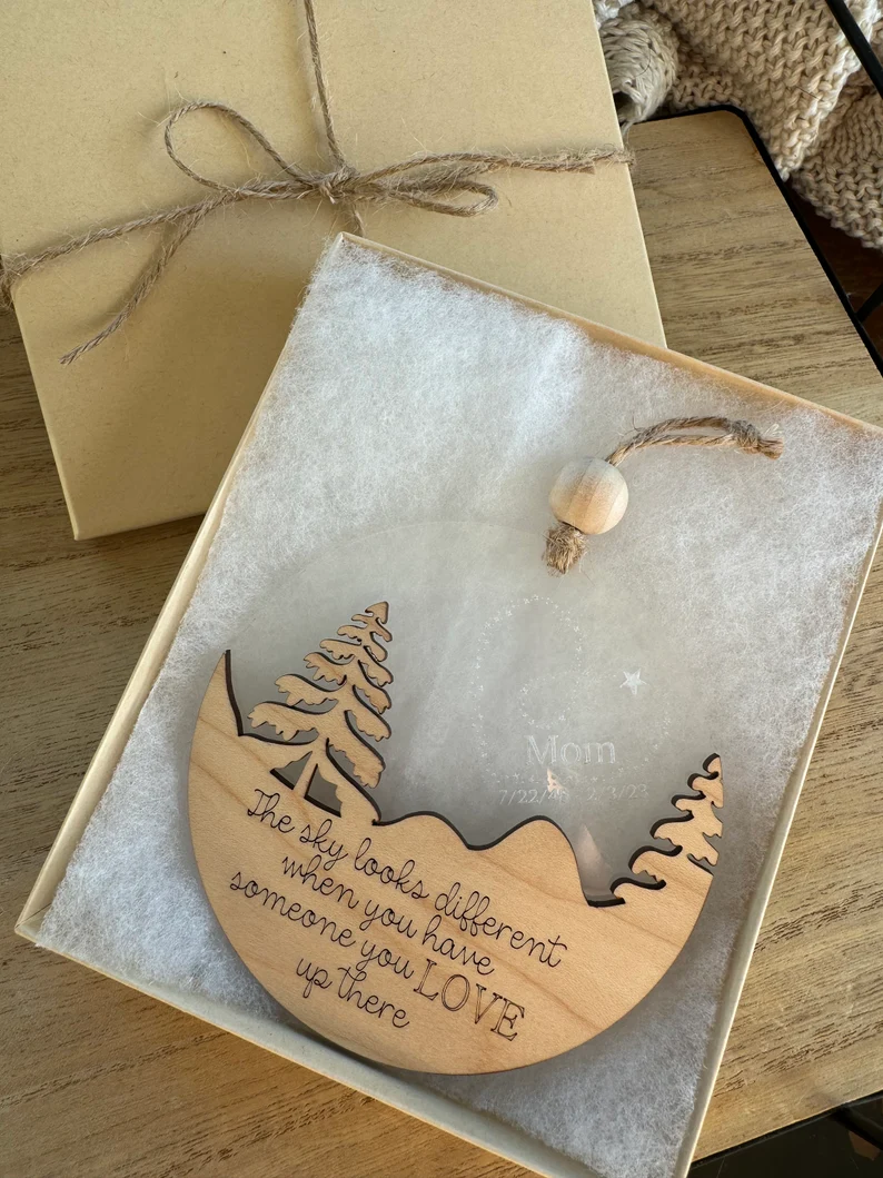 Personalized Memorial Ornament——The sky looks different when you have someone you love up there