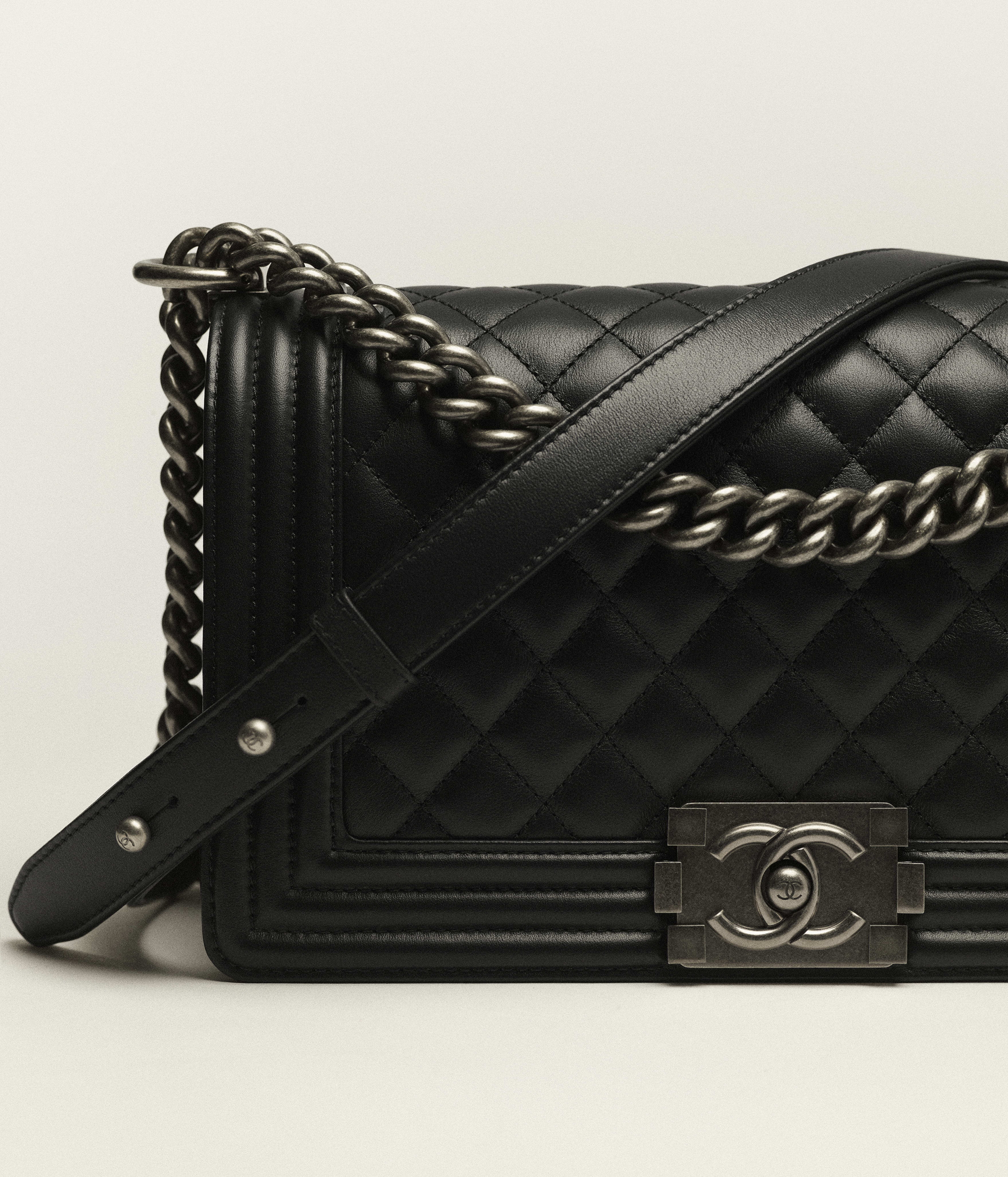 Chanel BOY CHANEL Handbag Calfskin & Ruthenium-Finish Metal Black A92193-Y09953-94305