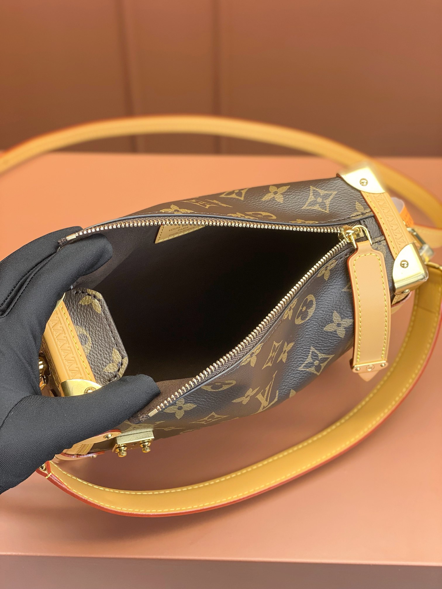 Louis Vuitton SIDE TRUNK Bag M46358