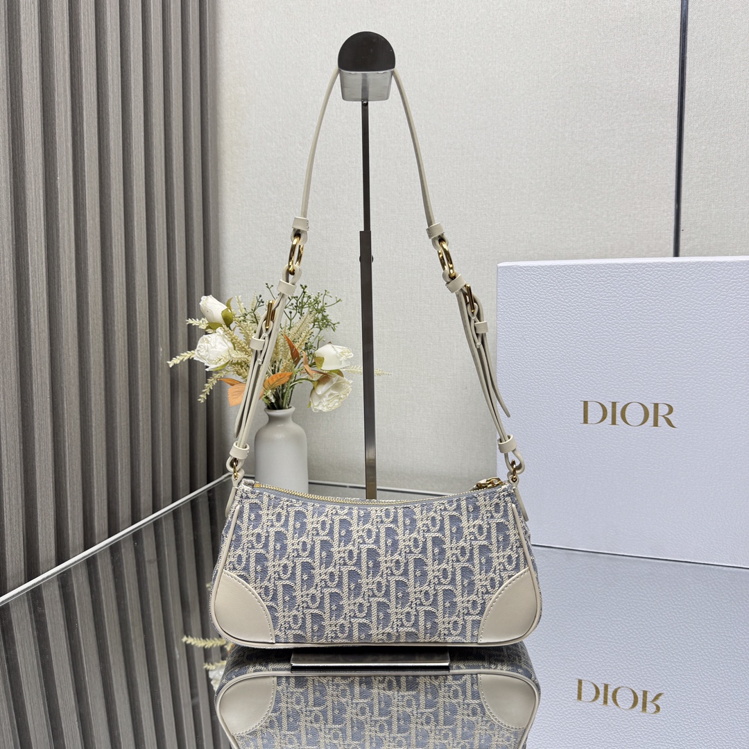 Dior 30Montaigne series mini handbag 2398