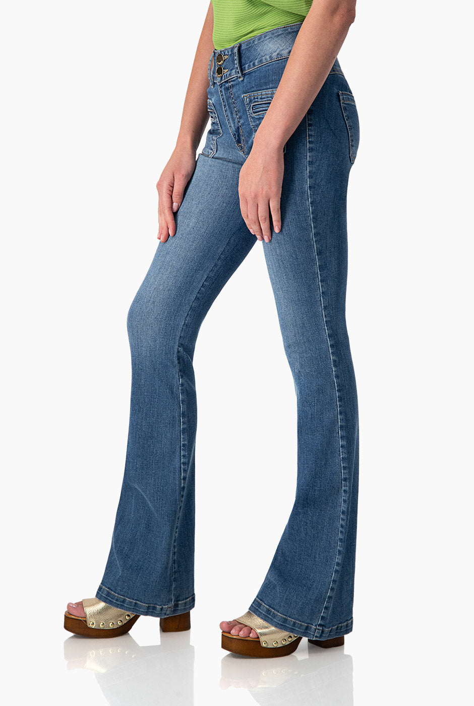 Jeans corte flare de doble boton