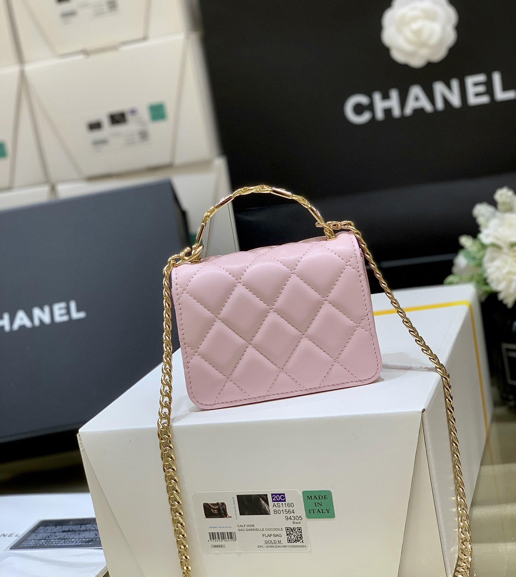 Chanel 2022cc Spring/Summer Collection Enamel Handle Small Shoulder Bag AP2758