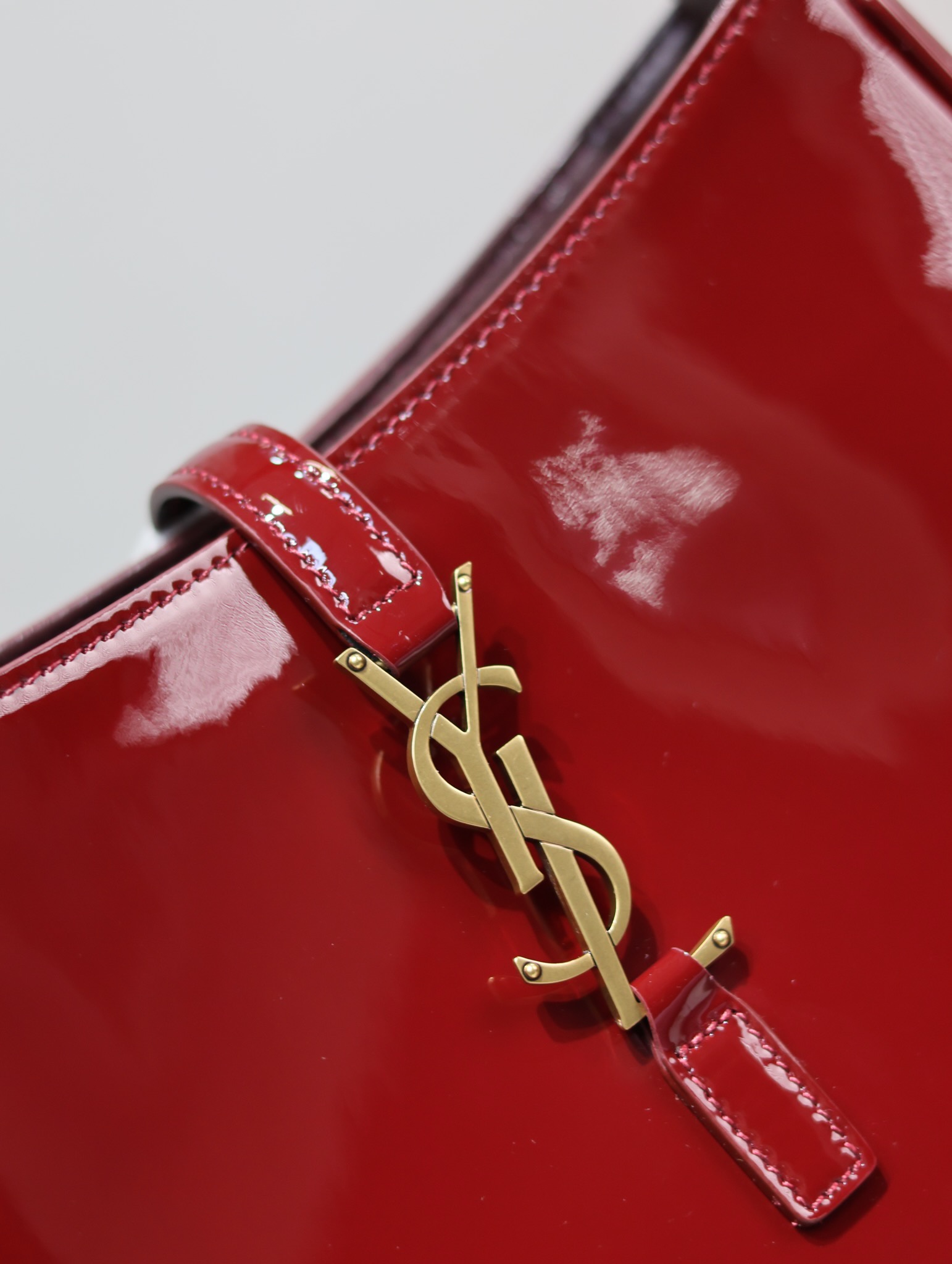 Yves Saint Laurent Le5A7 Bag 657228