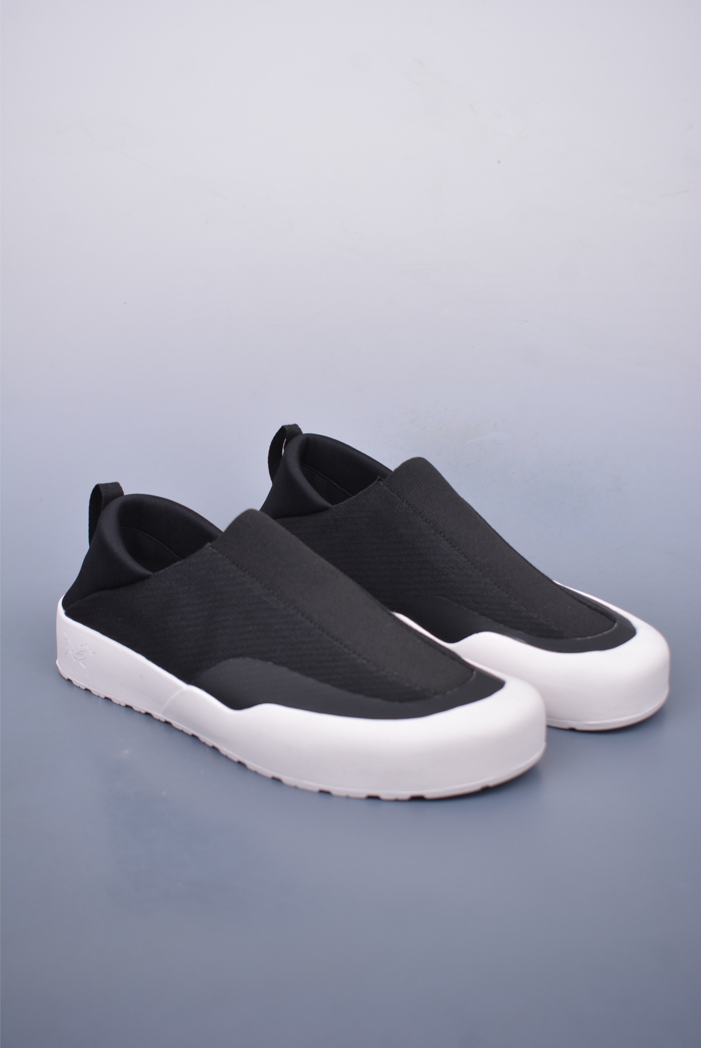 Arc'teryx Kragg Slip On Sneakers Black and White 0772183633