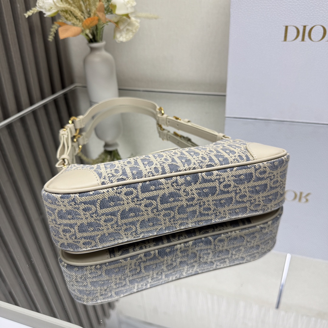 Dior 30Montaigne series mini handbag 2398