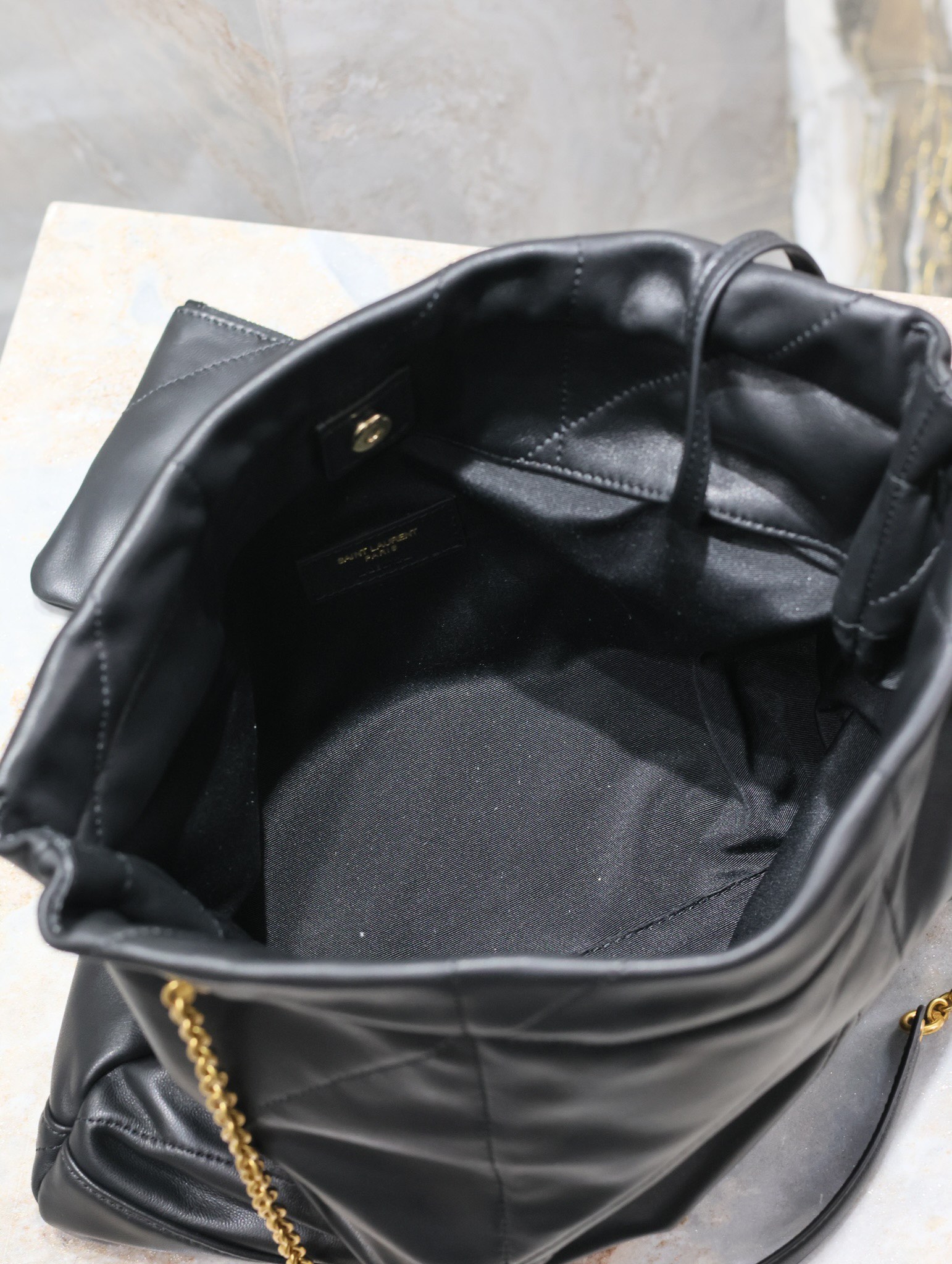 Yves Saint Laurent POCHON Handbag 781666