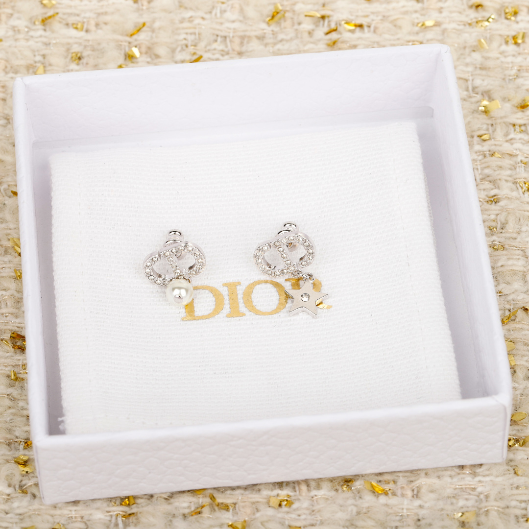 Dior star pearl earrings