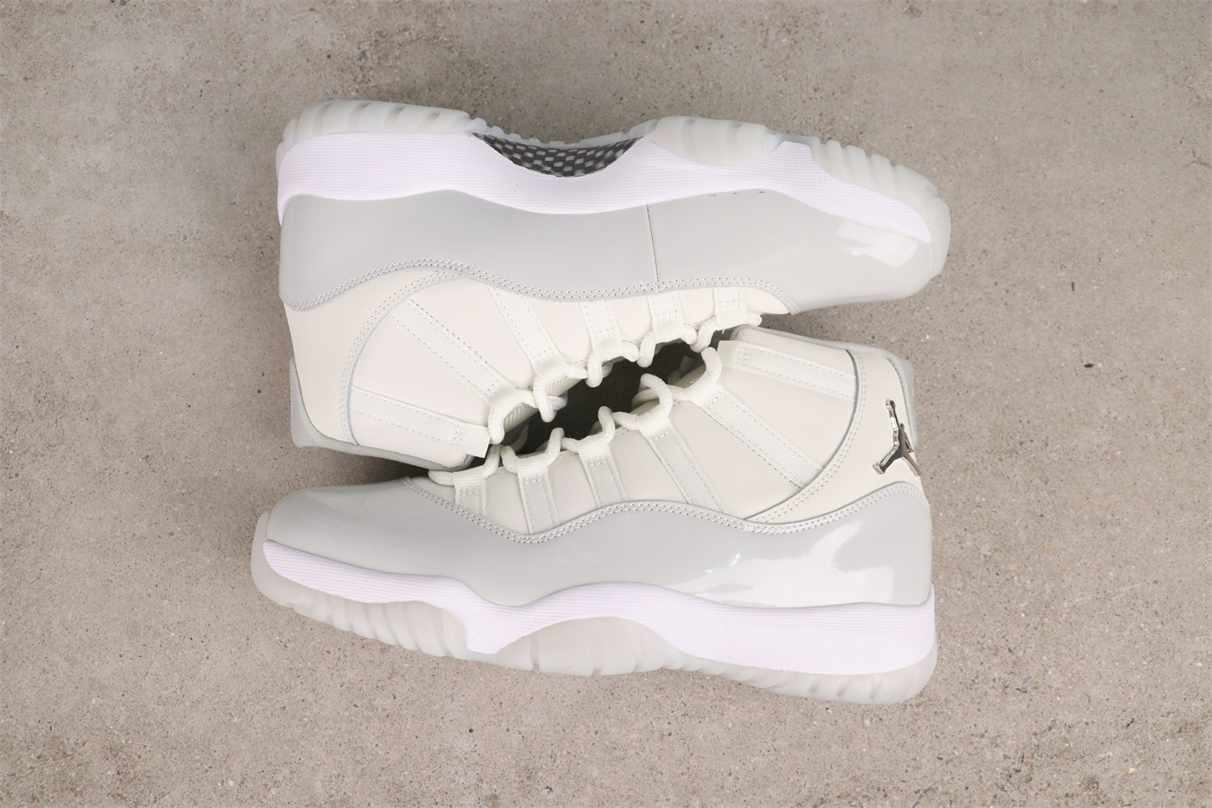 Air Jordan 11 basketball shoes Gray Silver Pearl White AR0715-110