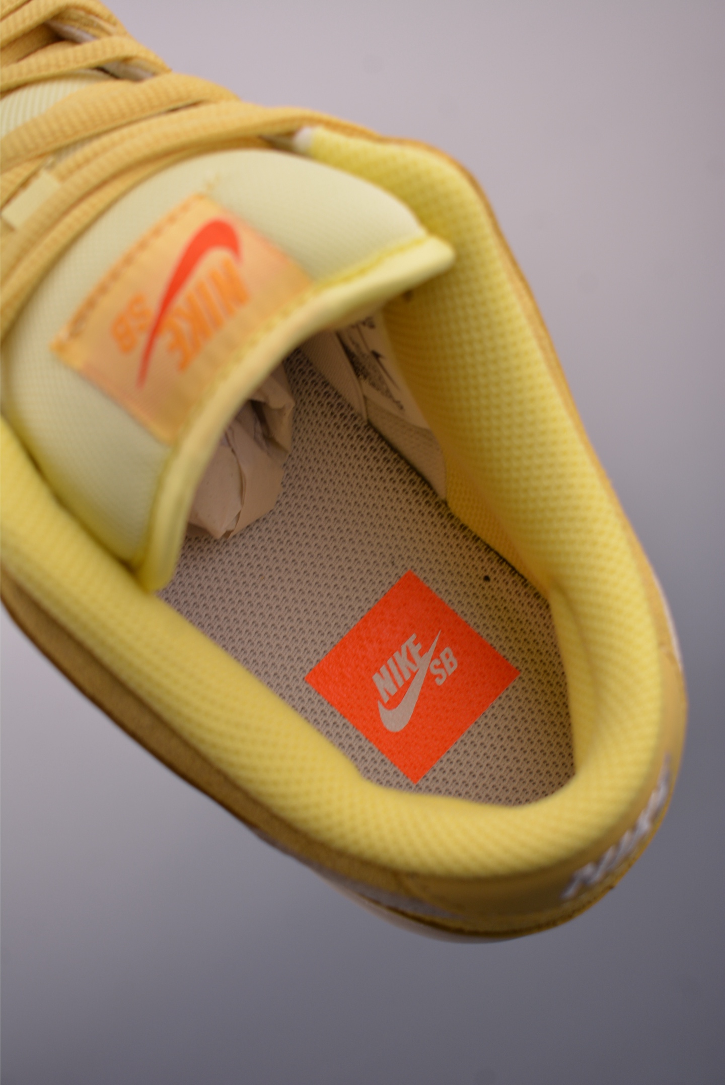 NIKE SB Dunk Low“SATURN GOLD”  FJ1674-700