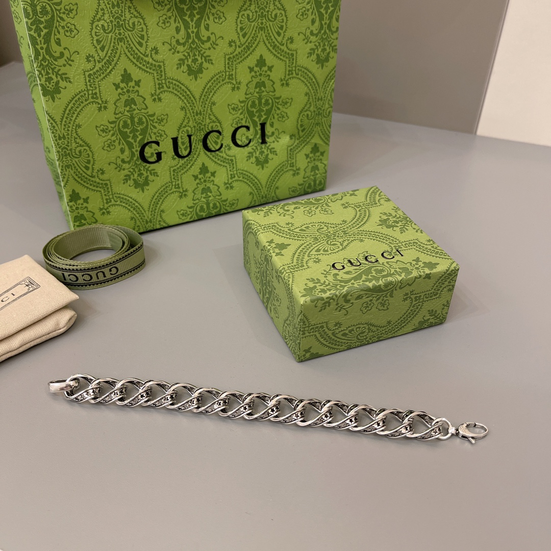 Gucci twist chain bracelet