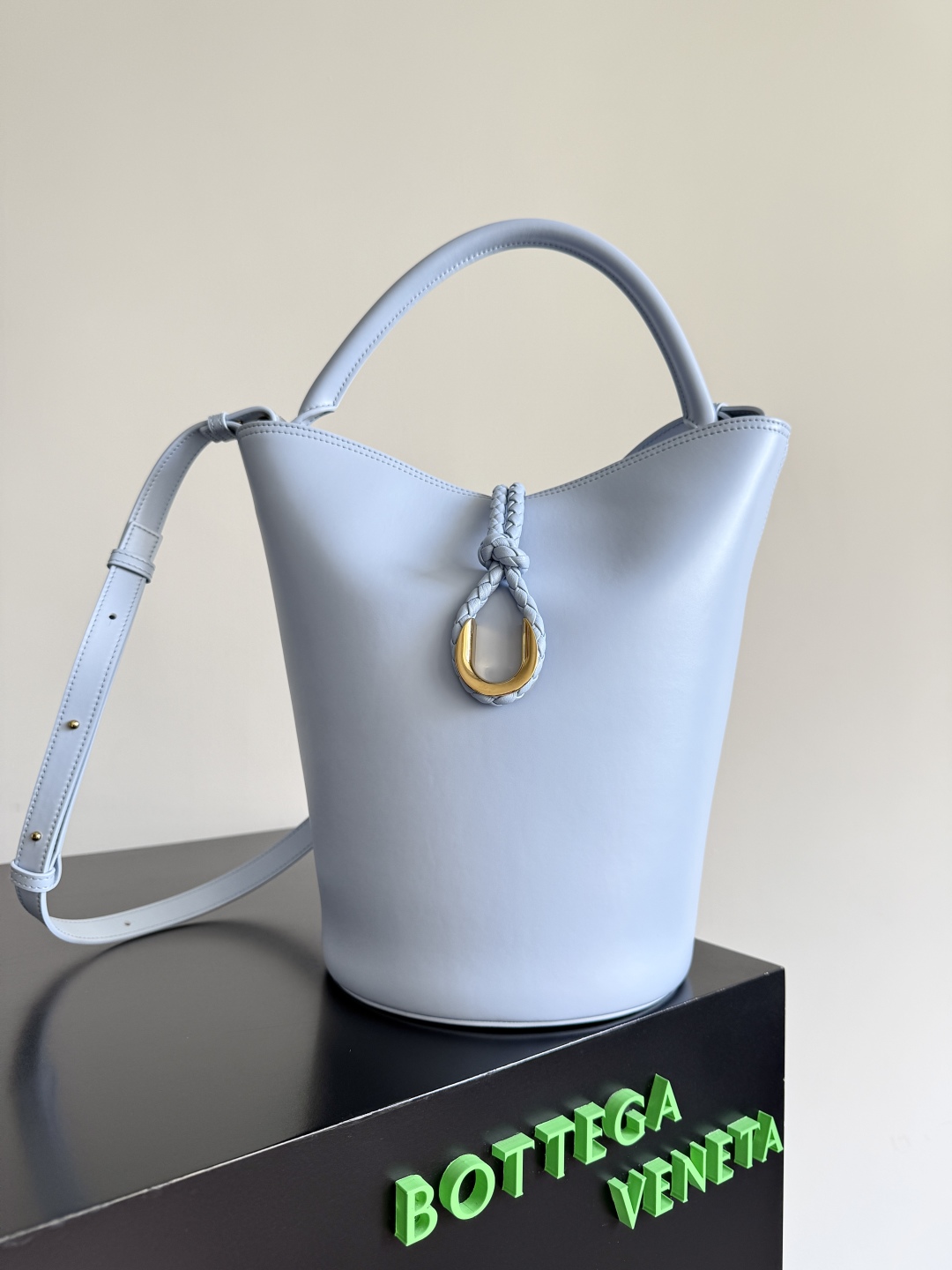Bottega Veneta 2025 New Arrival Women's LIBERTA Small Bucket Bag 806038
