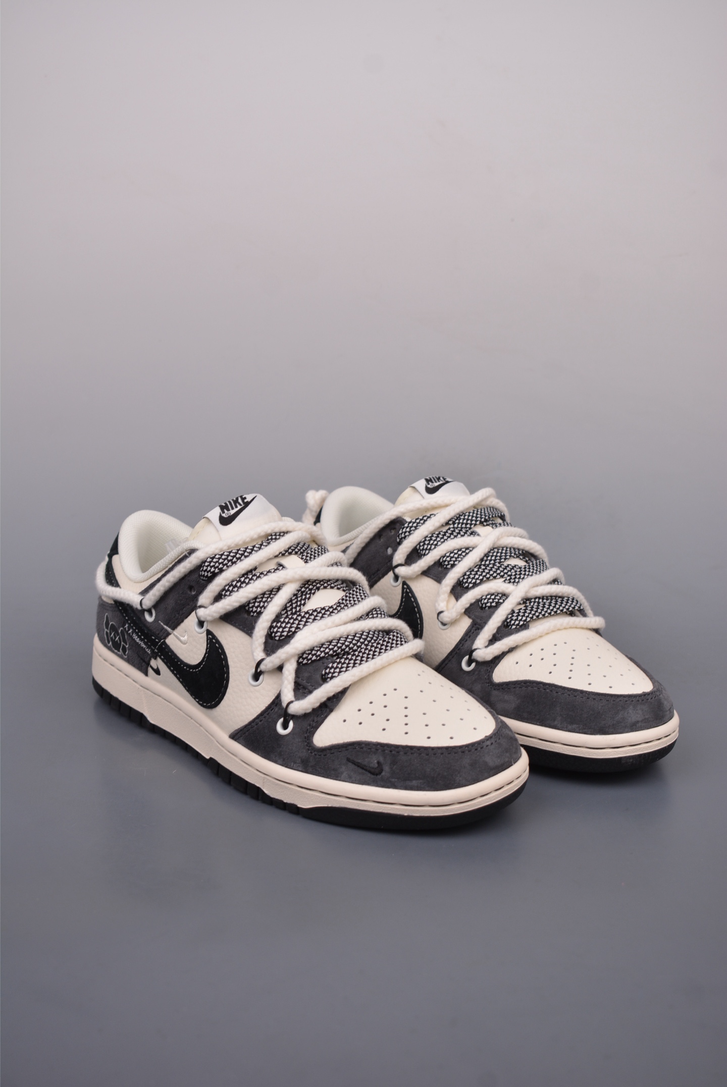 Kaws x Nike SB Dunk Low Retro Shoes Off-White Dark Grey YX5066-246
