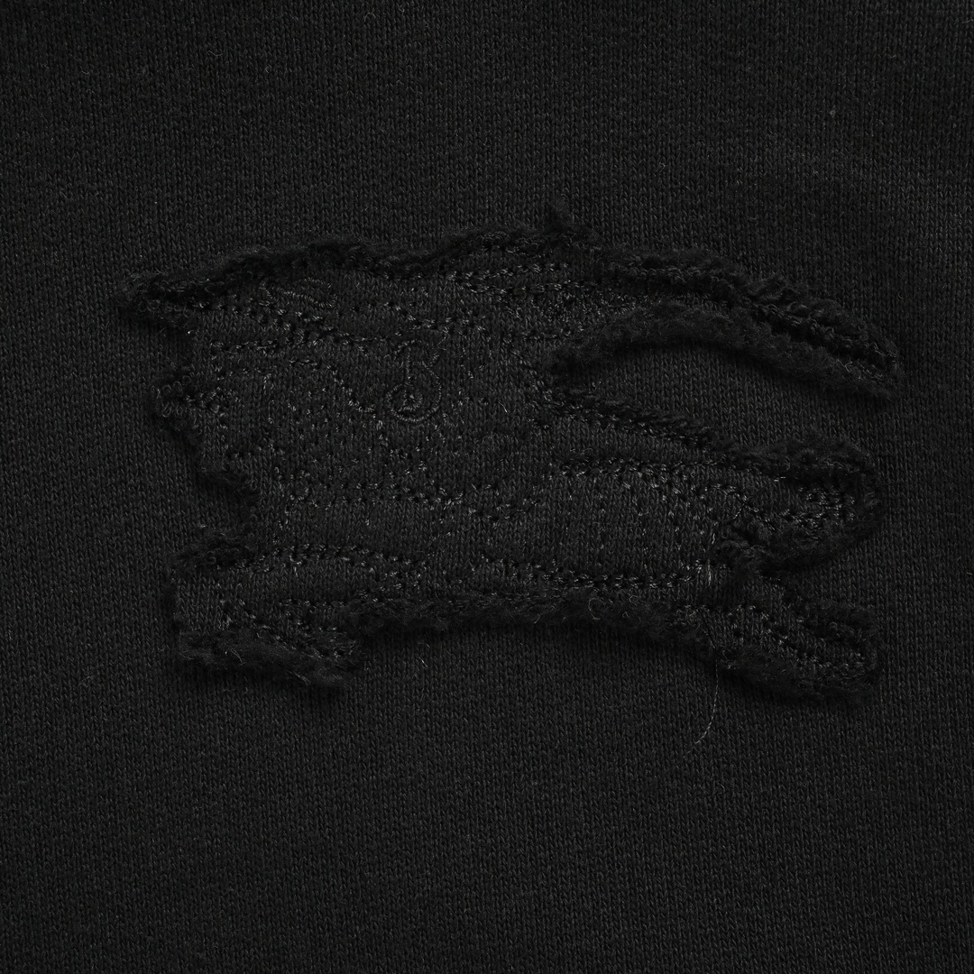 Burberry 24Fw crew neck sweatshirt with horse patch on the shoulders