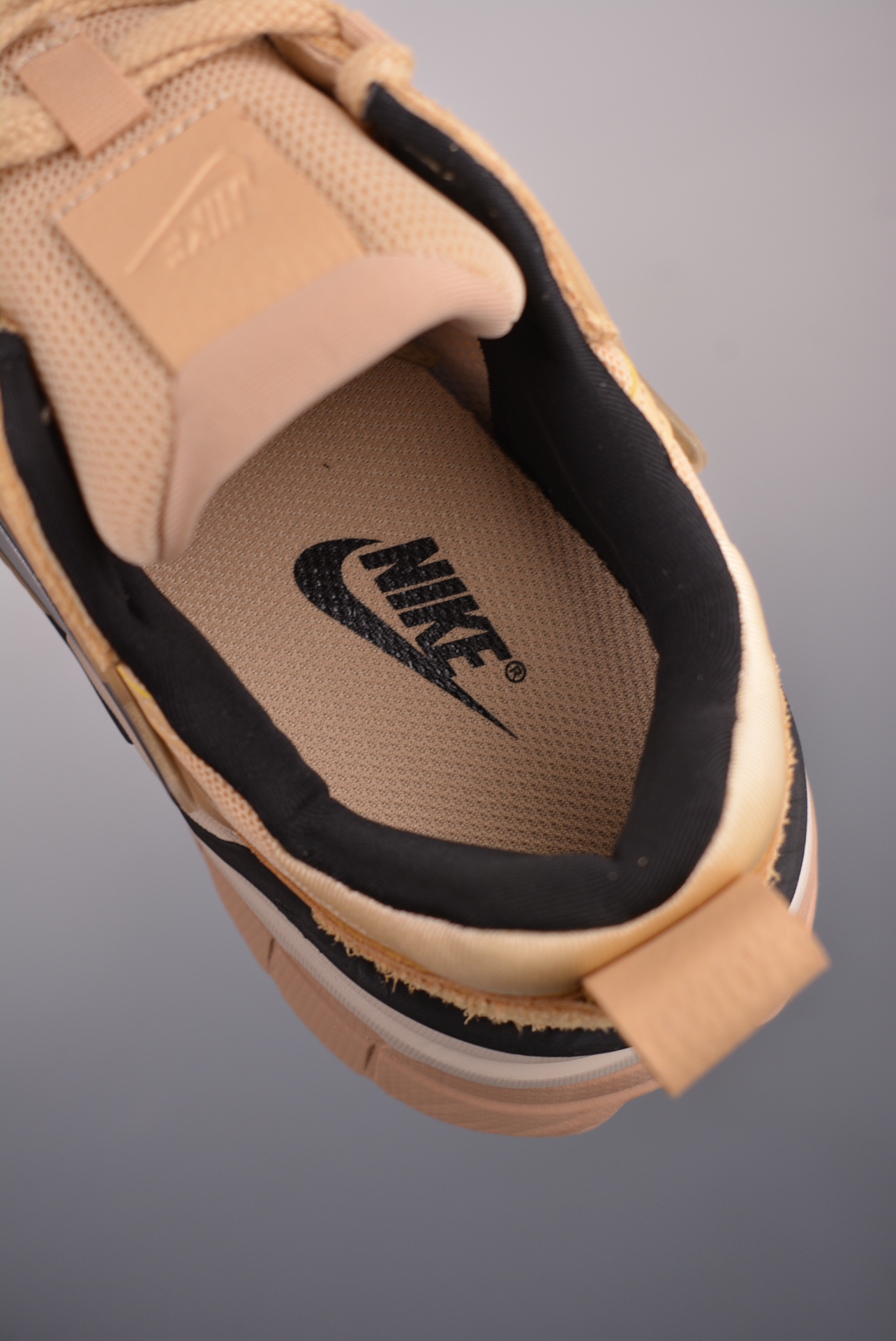 Nike Wmns V2K Runtekk Low Khaki FN6703-200