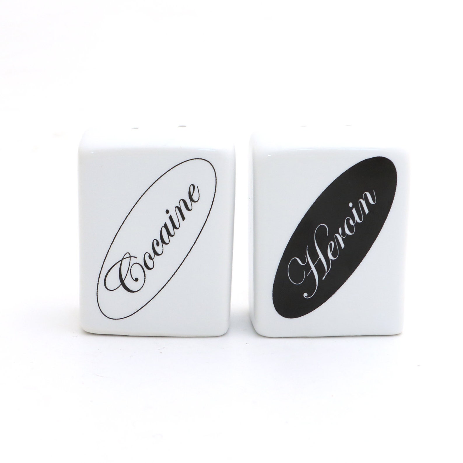 Funny salt and pepper shakers | Jaw-dropping gift