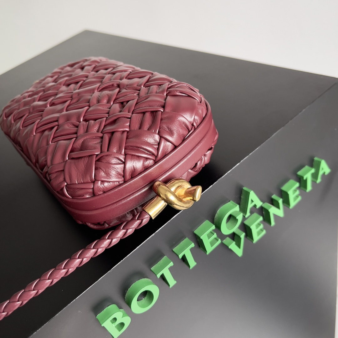 Bottega Veneta Knot woven evening bag 717623