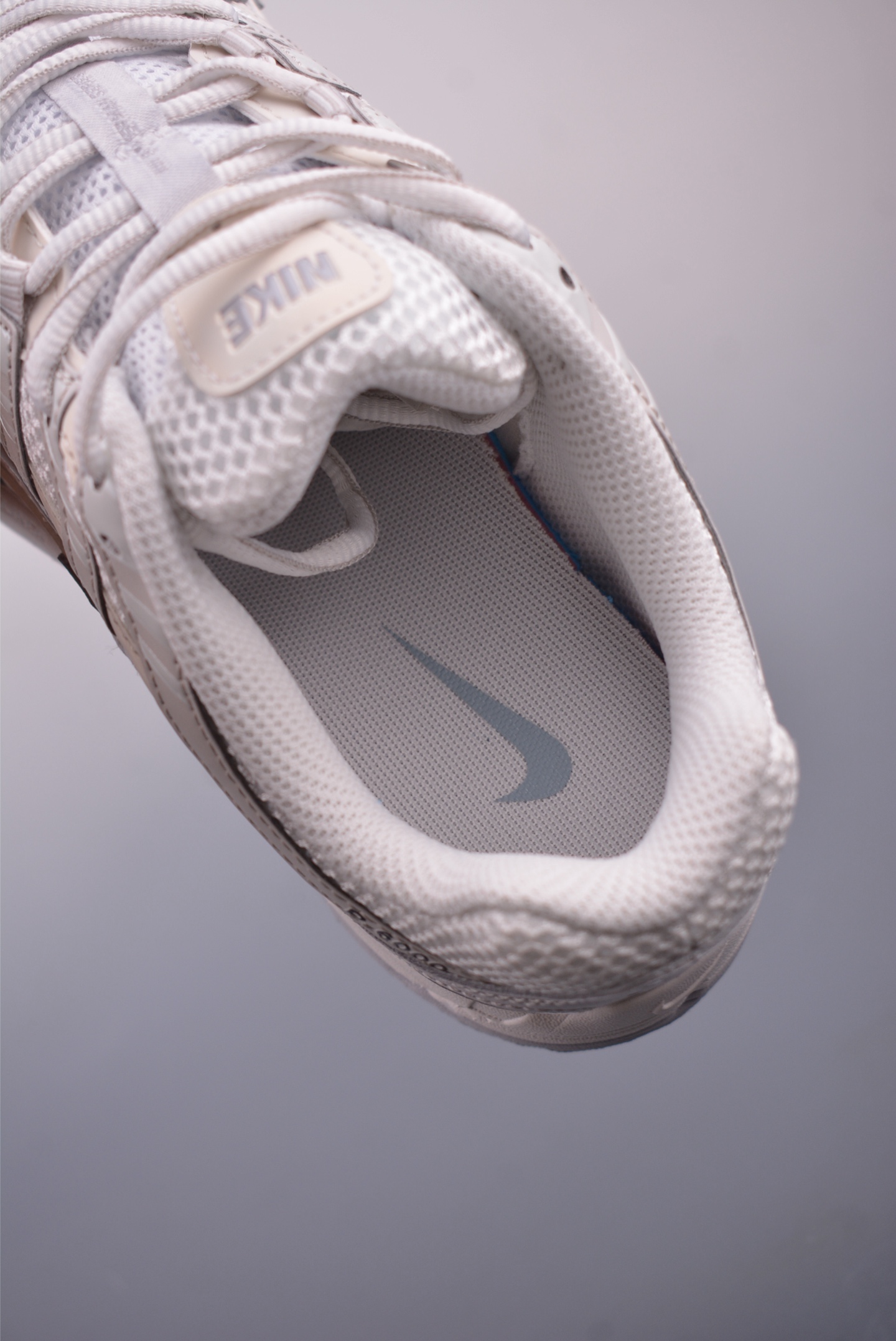 Nike Initiator Running Shoes White and Grey IF1756-100